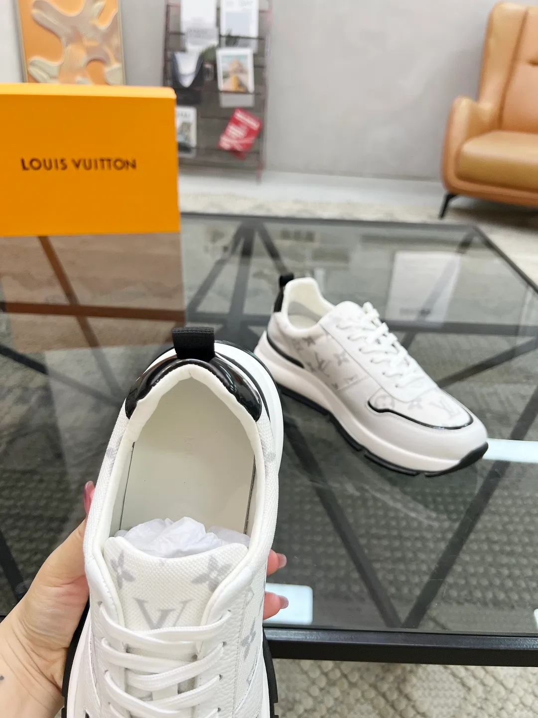 Factory price: 480💰LV🔍Top purchasing agent🇮🇹 Lu Street God's new sports shoes are coming and are available at counters simultaneously. Original factory configuration, original cowhide imported from Italy with mesh fabric, high-quality printing and splicing complex process, sports trendy person, imported water-dyed cowhide lining, sole: Wang Yuan factory specially provides the original sole, super comfortable, original factory follow-up goods 🔍🔍High quality, you can enter and leave the counter at will, welcome to compare and synchronize with the counter, code number 38-44, customized 45